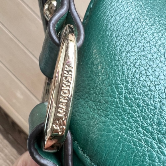 B. MAKOWSKY 100% LEATHER A226649 SHOULDER ZIP CLOSURE BAG / CROSSBODY GREEN - Picture 9 of 16